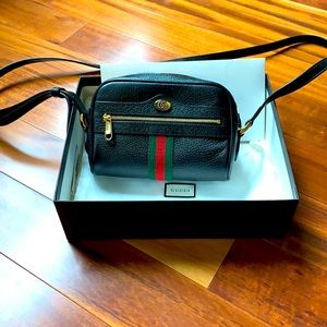 Women Gucci bags 100% goods condition crossbody.